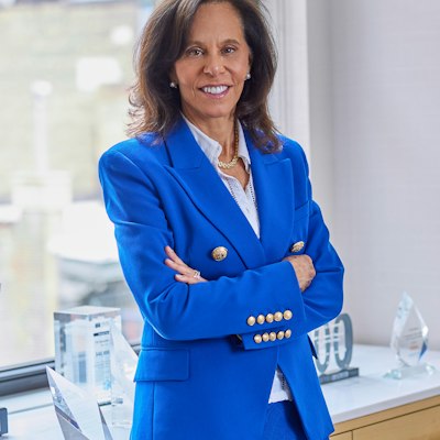 Leslie Himmel headshot