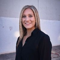Lauren Larsen headshot