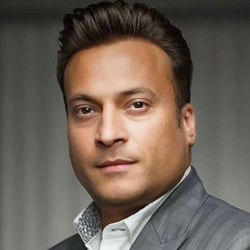 Ali Momin headshot