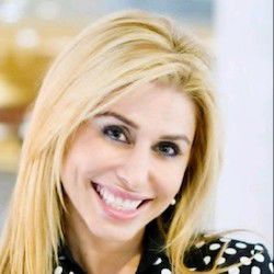 Farrah Farzaneh headshot